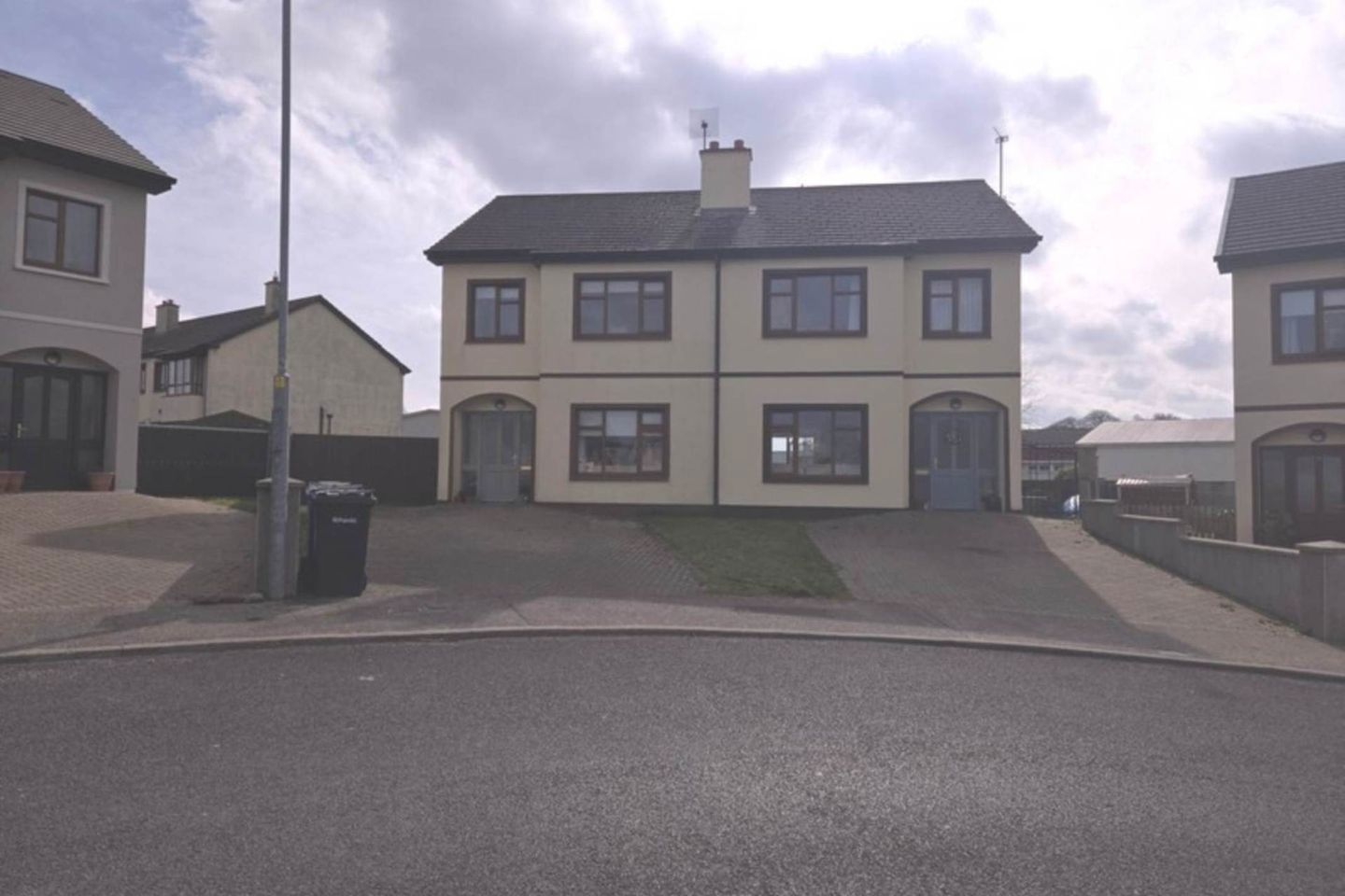 17 grattan close, grattan park, claremorris