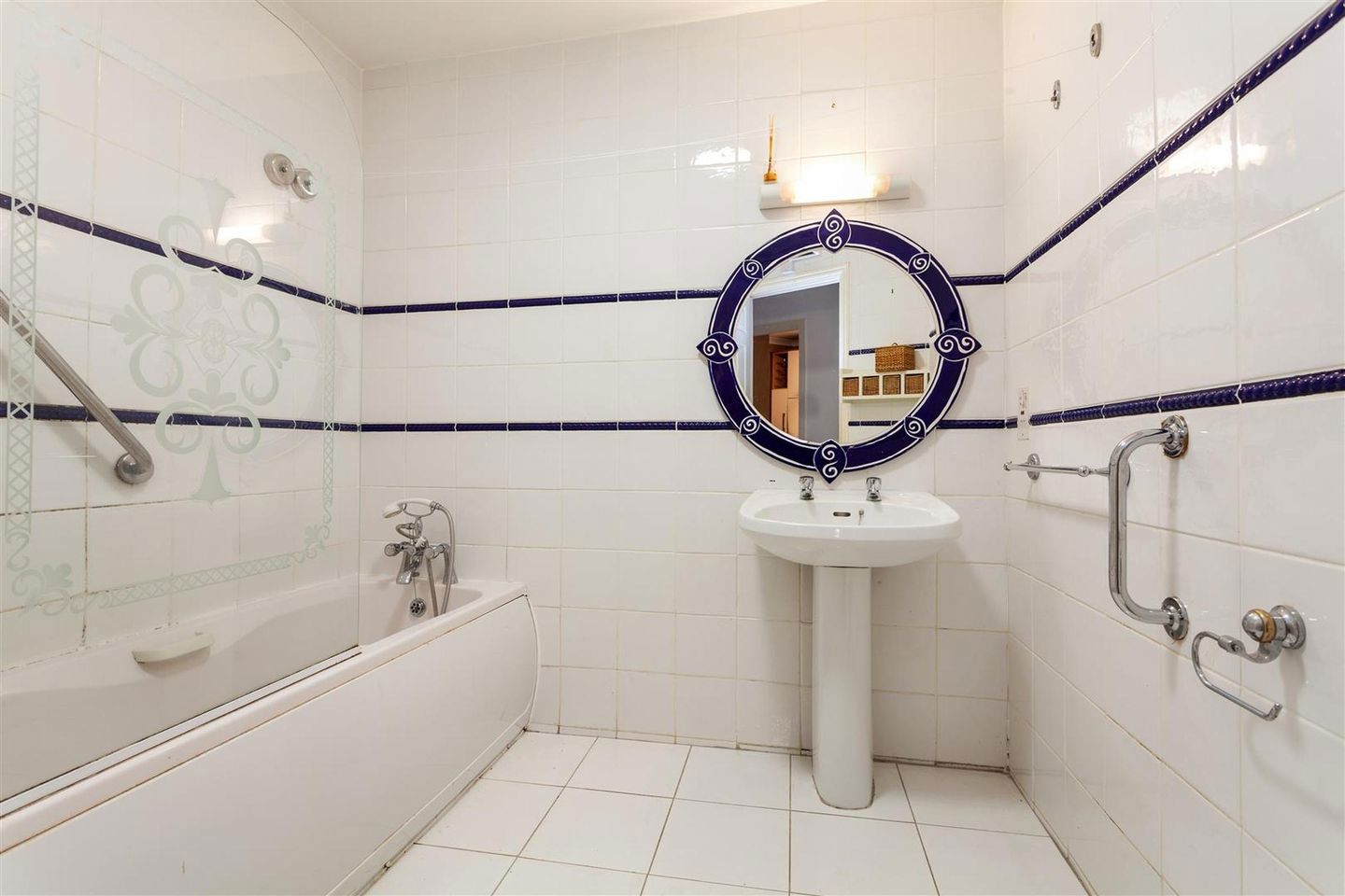 Apt 13 Raglan Hall, Clyde Road, Ballsbridge, Dublin 4 3