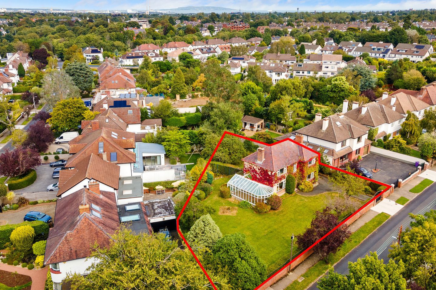2 Hillside Drive, Castle Park, Rathfarnham, Dublin 14, D14C983 9