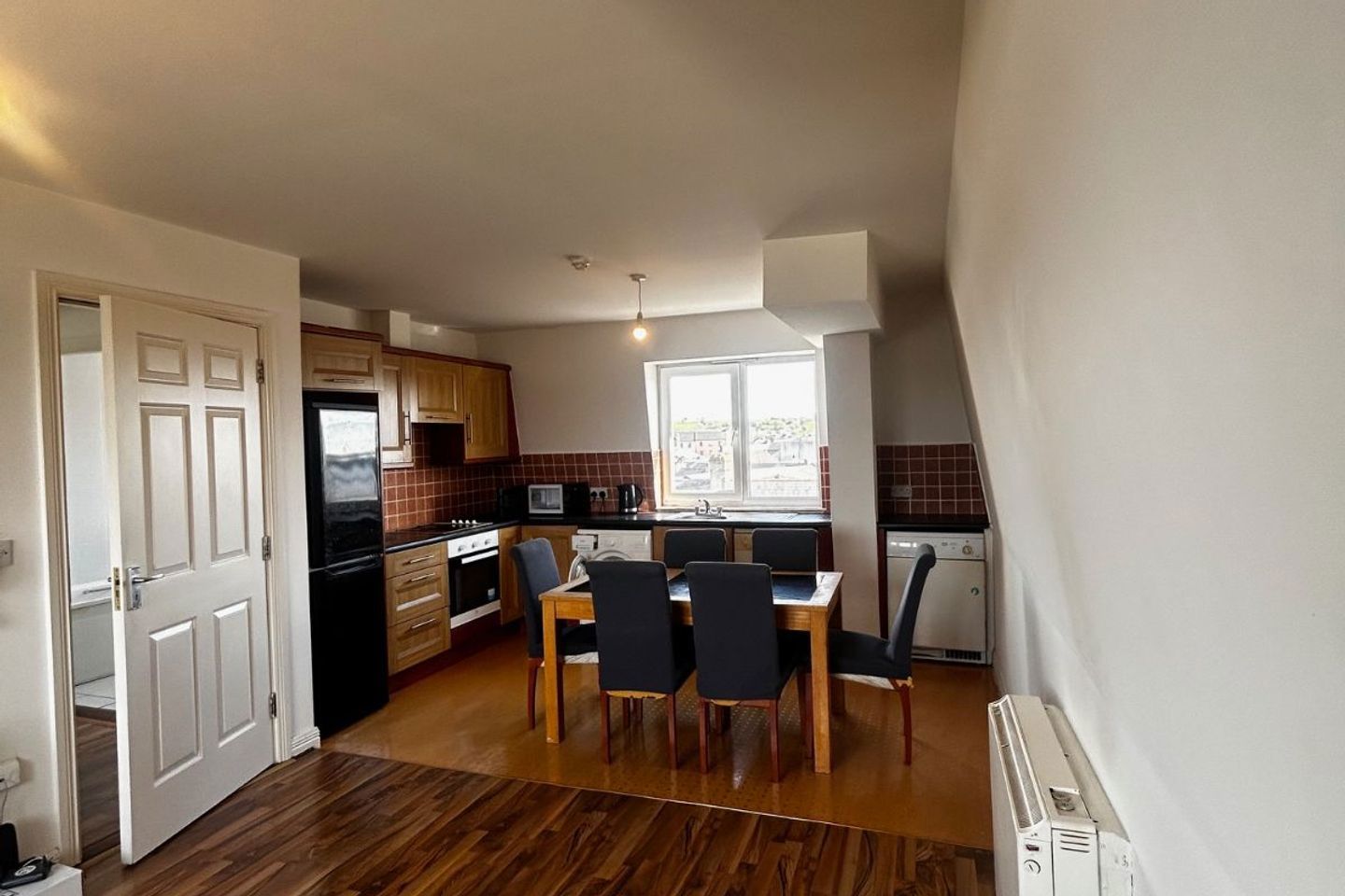 apt 22, hibernian court, main st