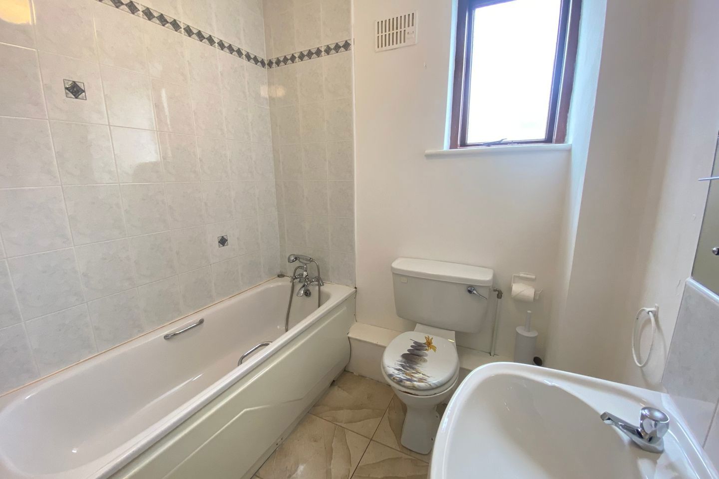 13 Railway Avenue, Clifden, Co.Galway, H71TR68 6