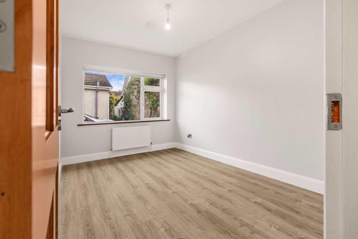roscairn, 4a fairy ville lawn, the lough 8