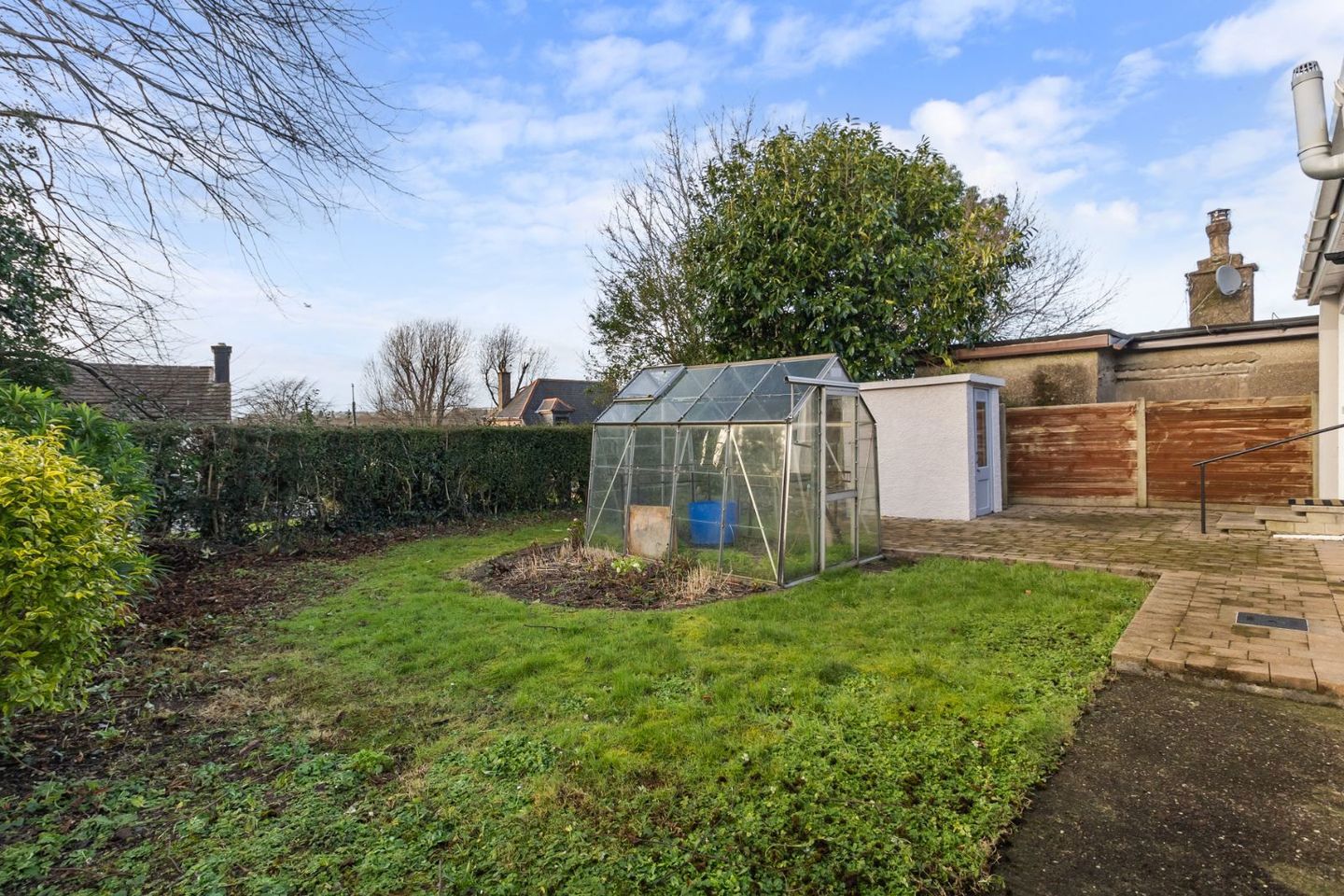 roscairn, 4a fairy ville lawn, the lough 17