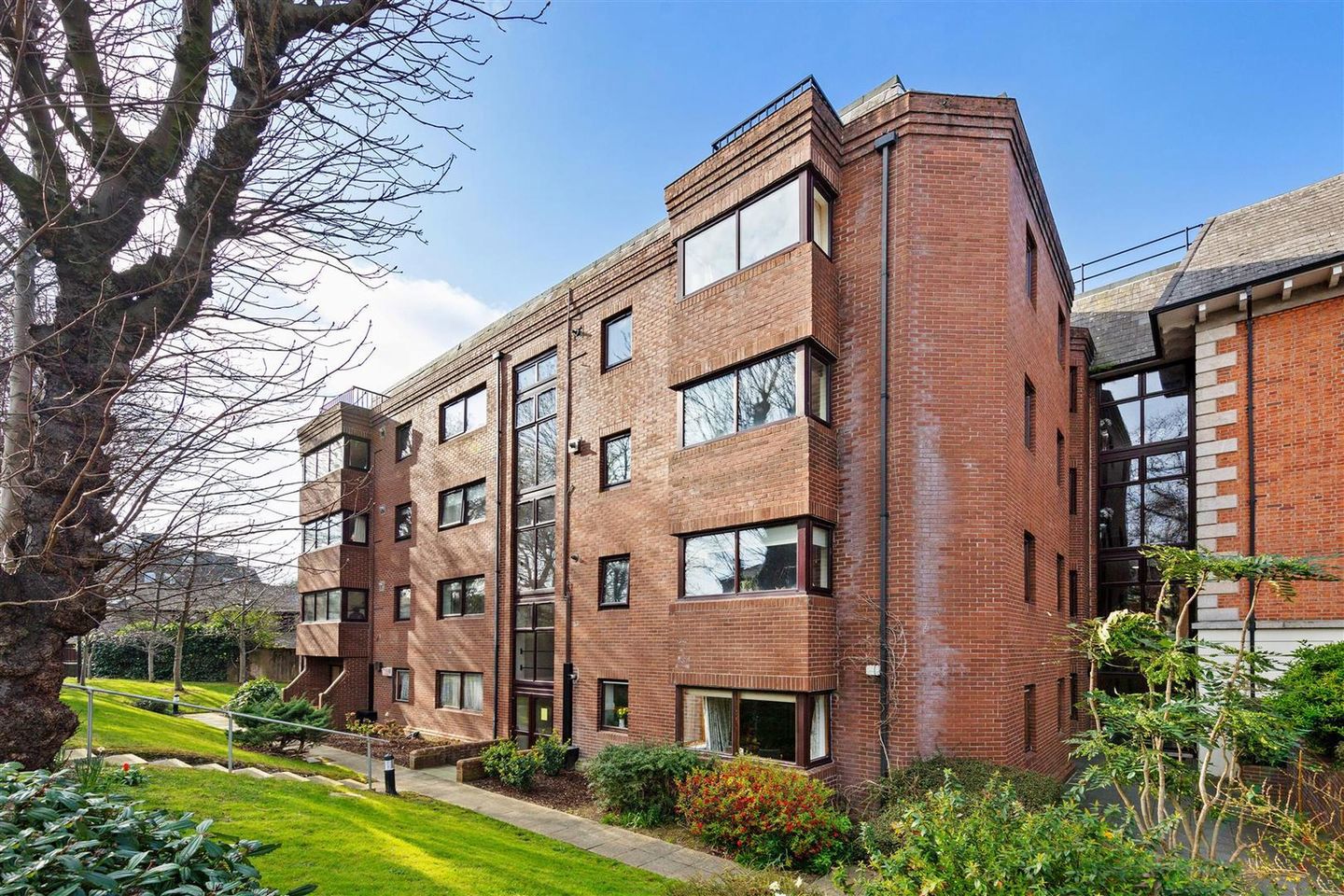 Apt 13 Raglan Hall, Clyde Road, Ballsbridge, Dublin 4 7