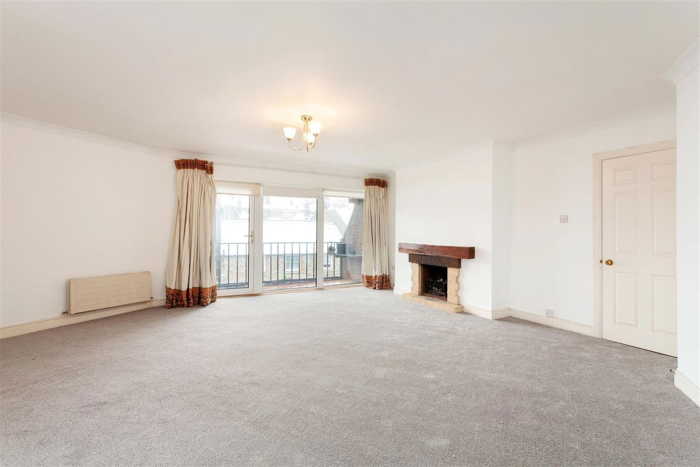 Apt 13 Raglan Hall, Clyde Road, Ballsbridge, Dublin 4 2