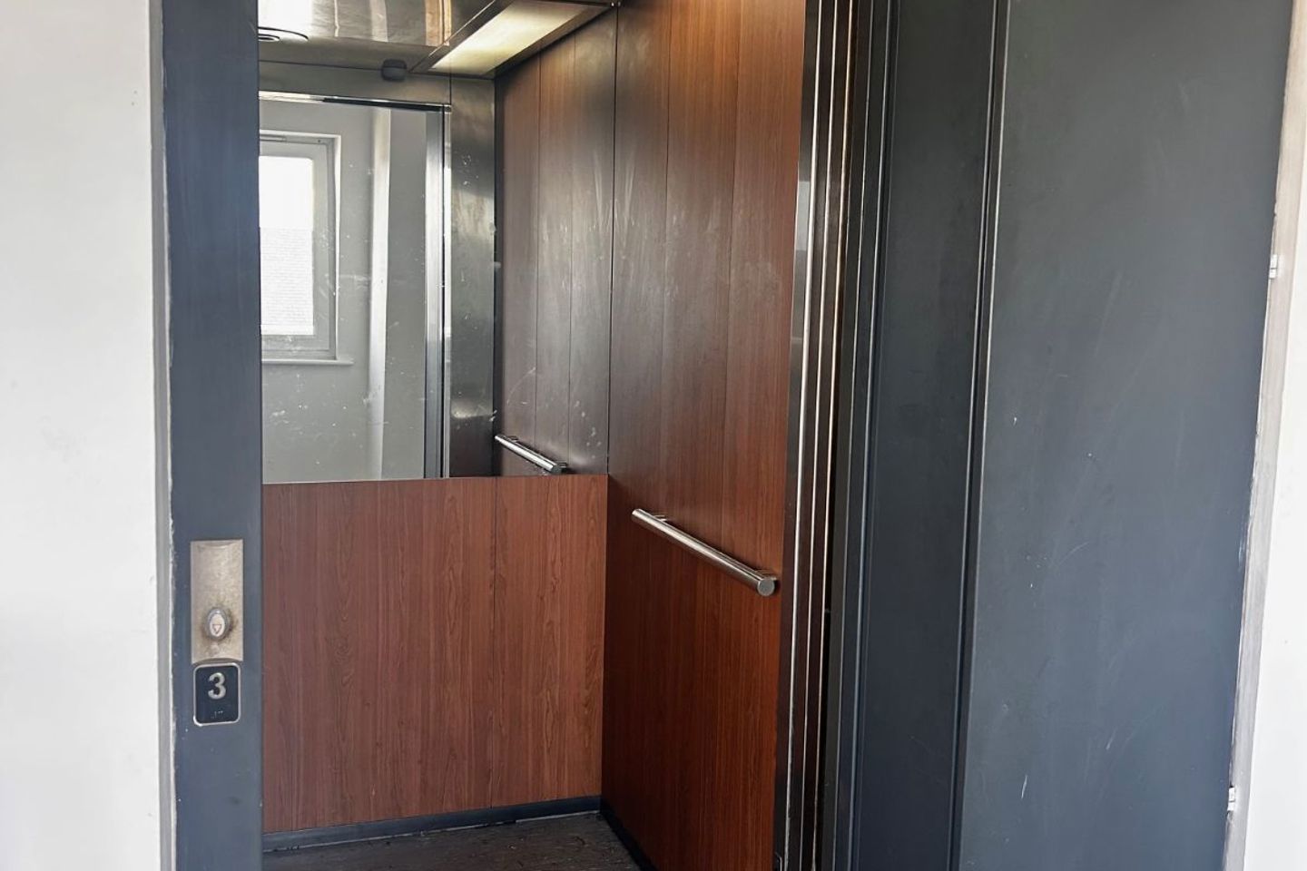 apt 22, hibernian court, main st