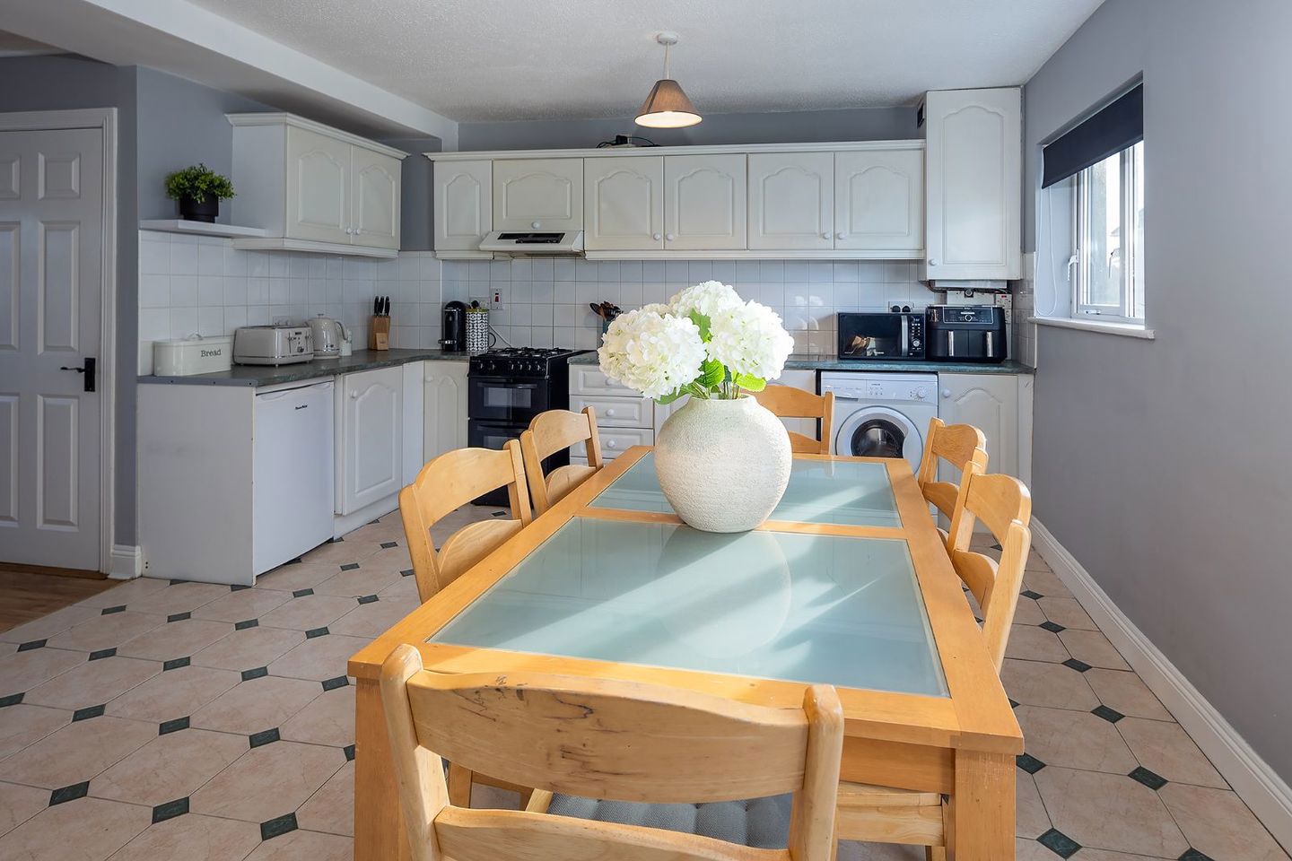 8 Wood Quay, Midleton, Co. Cork, P25V064