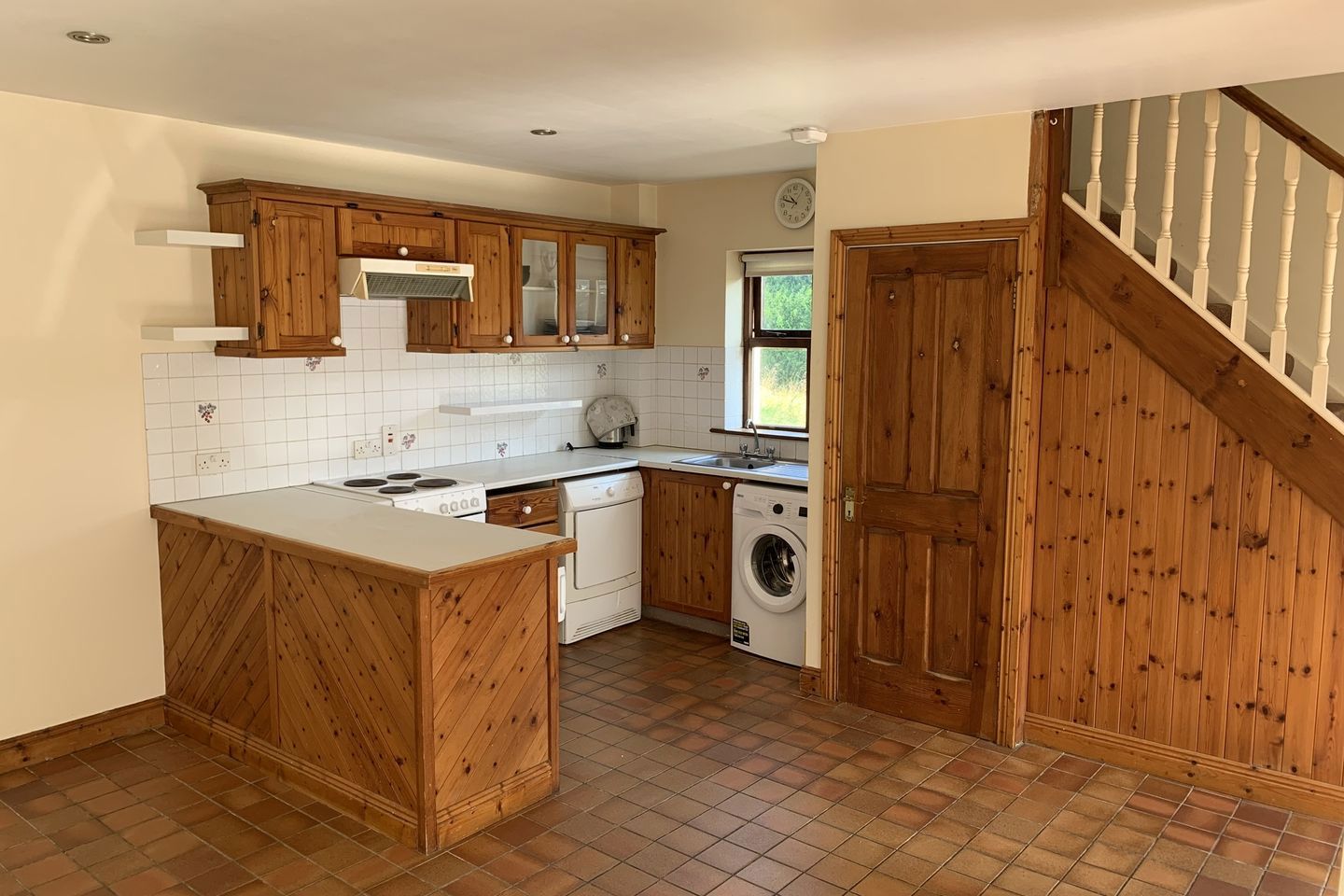 Emlagh, 1 Cooleen, Dingle, Co. Kerry, V92KD32 2