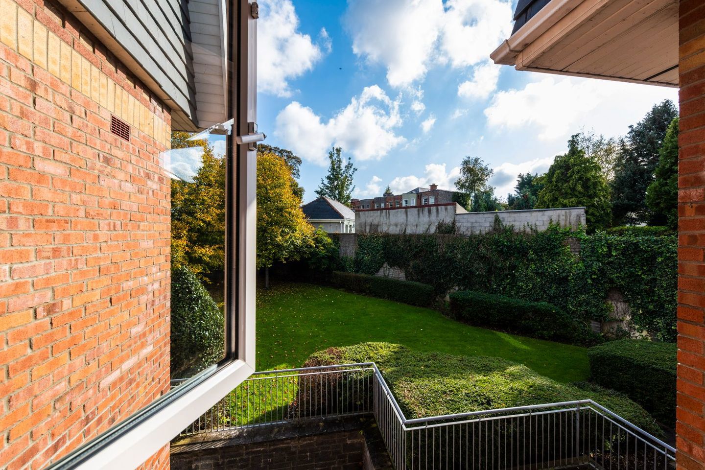 11 botanic sq, botanic ave, dublin 9 16