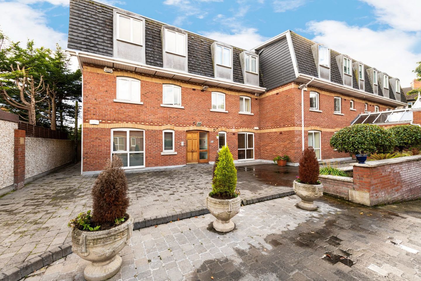 11 botanic sq, botanic ave, dublin 9 17