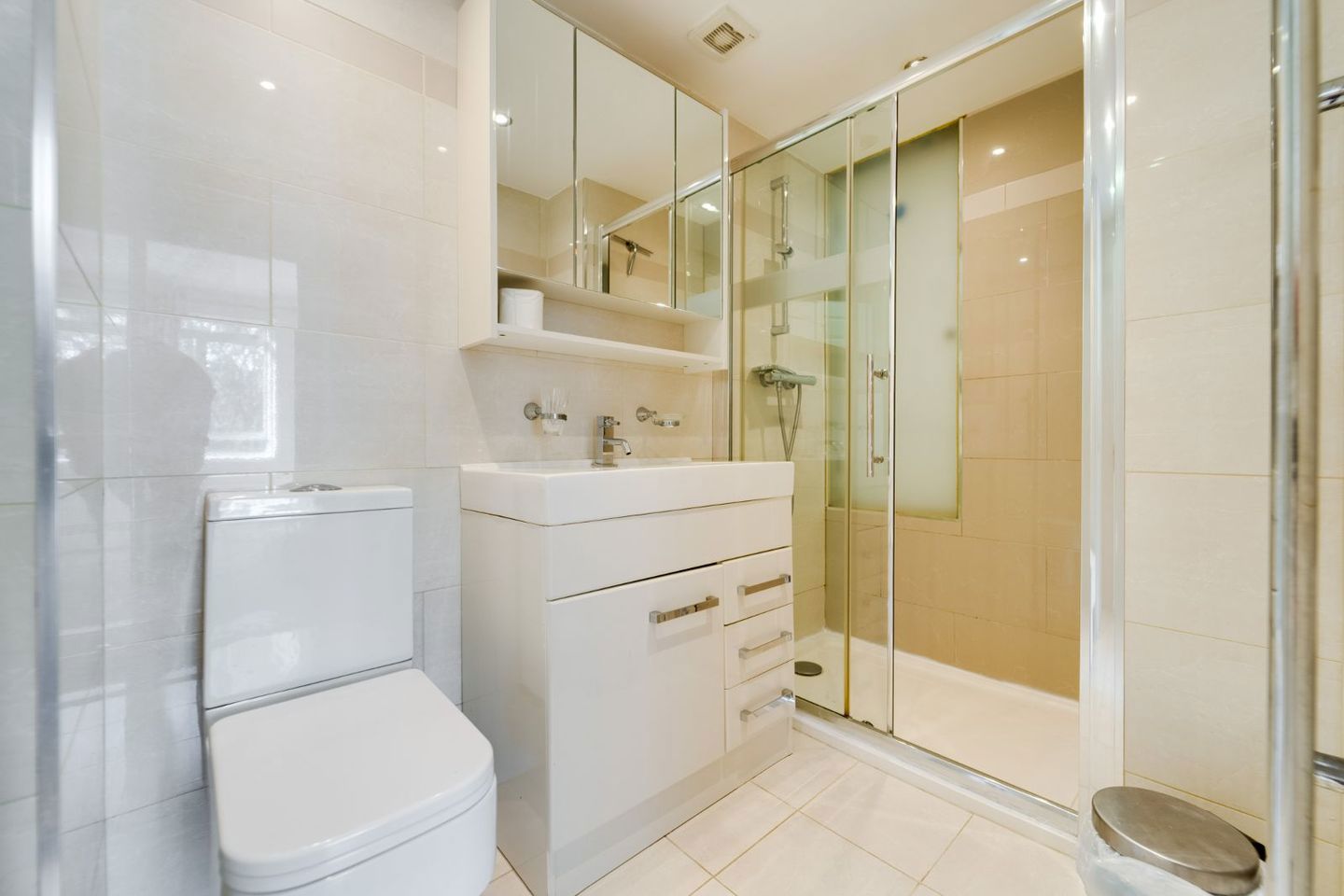Apartment 18 , Clyde Court, Ballsbridge, Dublin 4, D04XR26 11