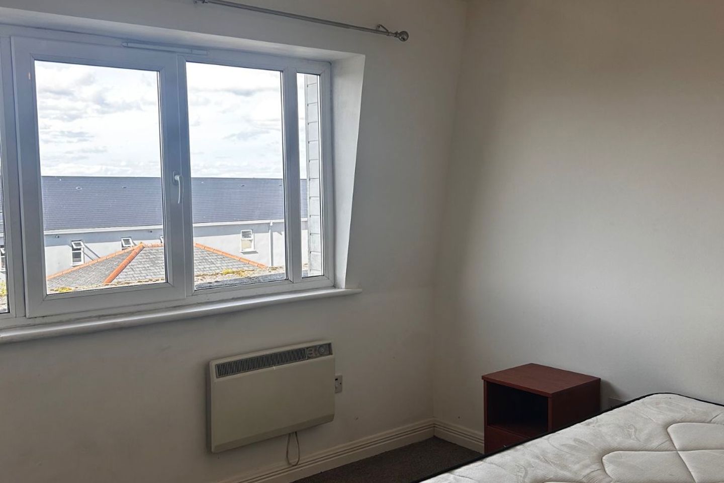 apt 22, hibernian court, main st