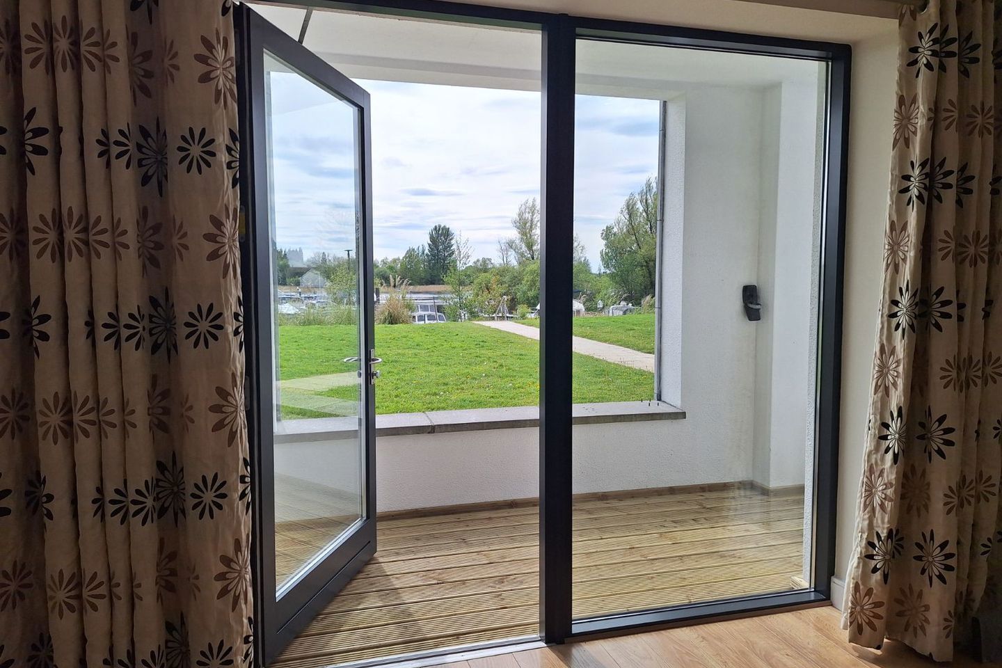apartment 78 jolly mariner, marina village  brick island, coosan road  athlone