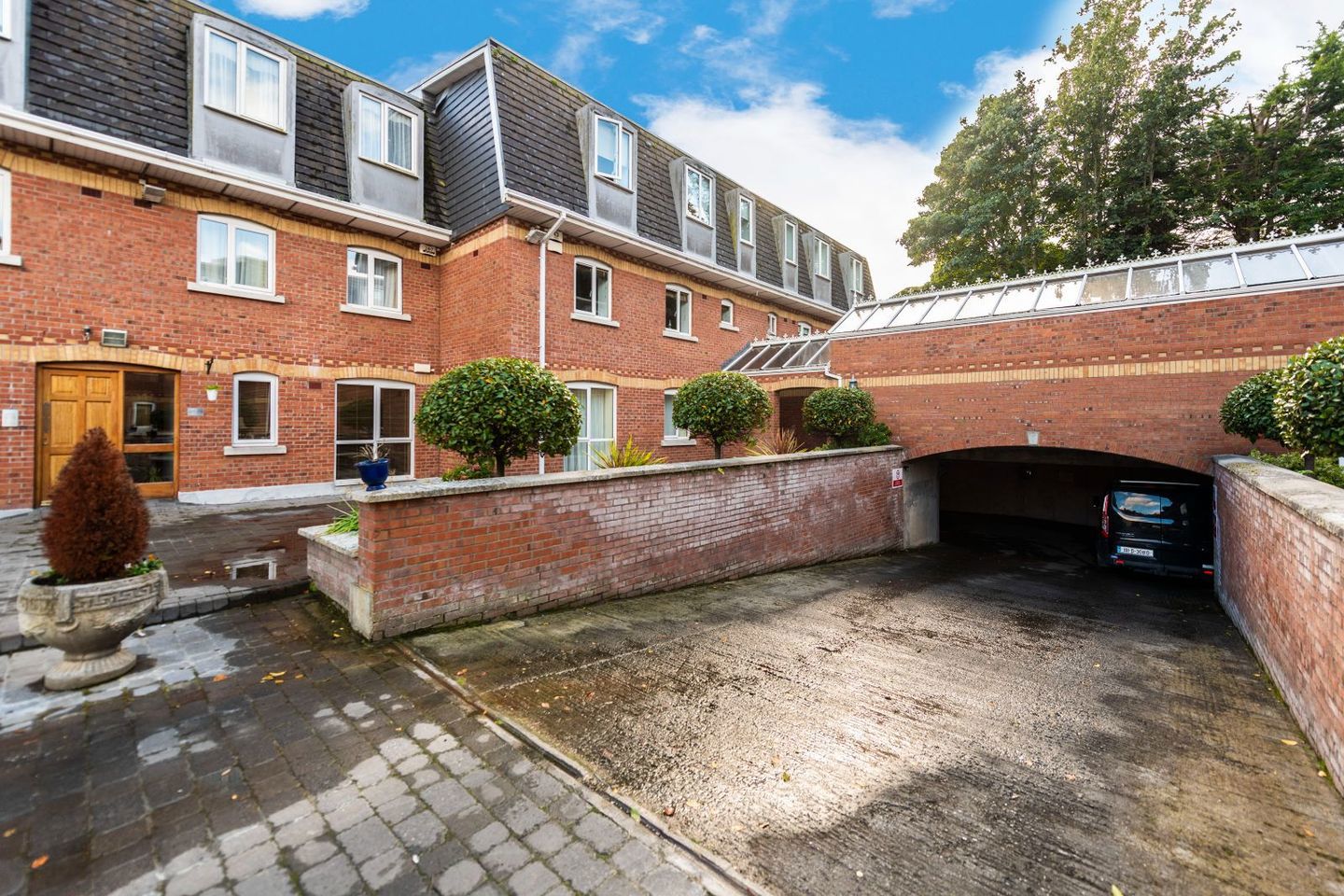 11 botanic sq, botanic ave, dublin 9 22