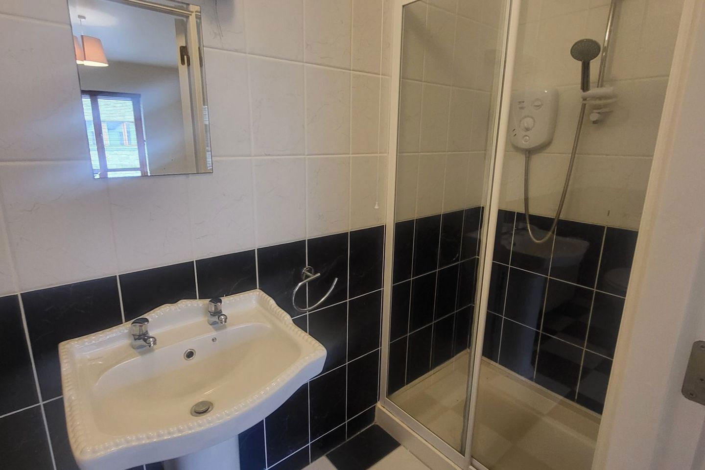 6 Earl Court, Lough Rinn, Gortletteragh, Co. Leitrim, N41X202 13