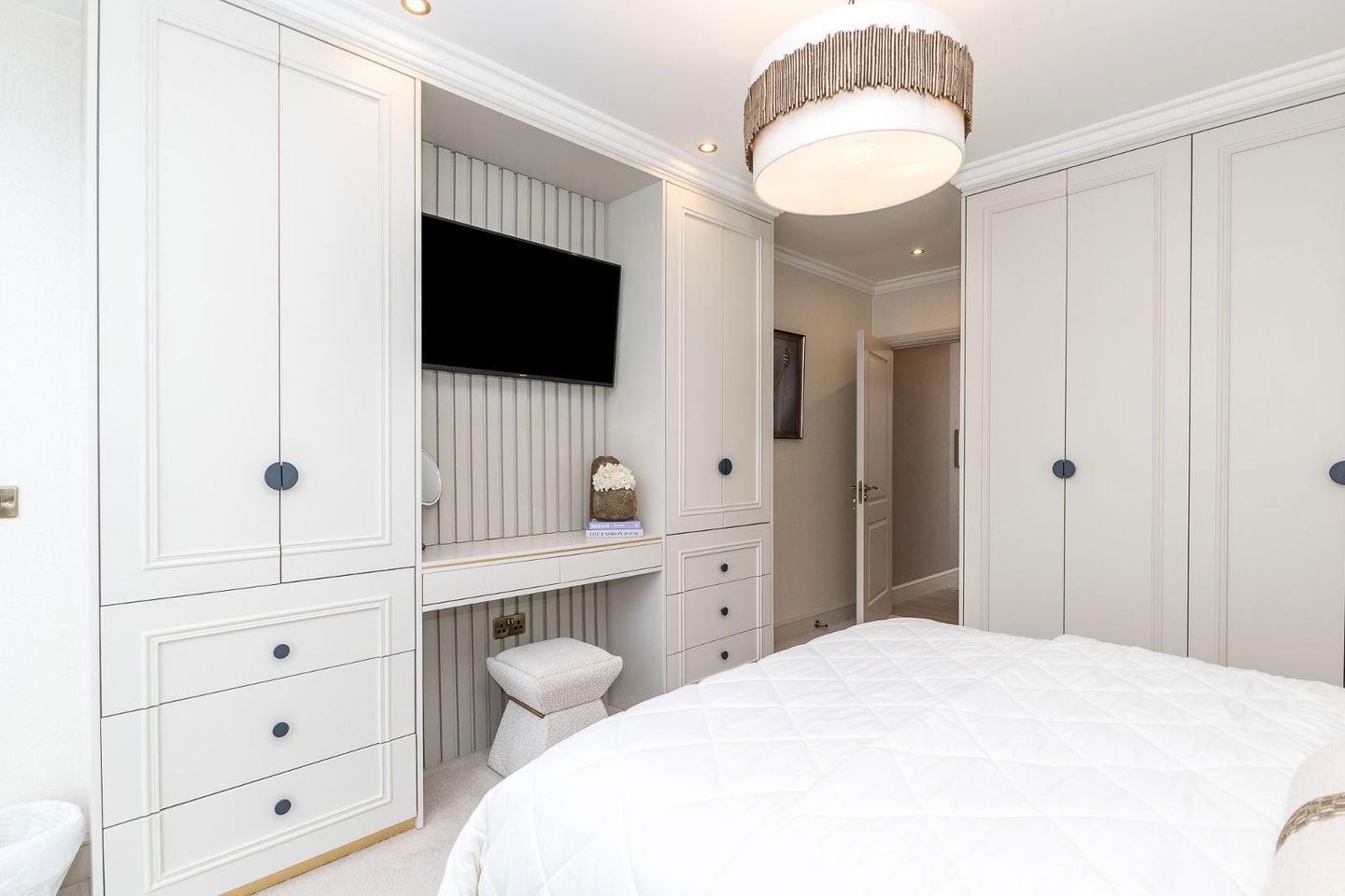 apt 44, hanover riverside, sir john rogersons quay 18