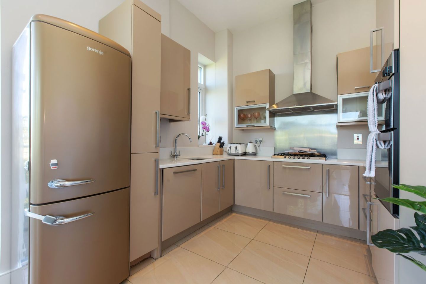 19 glenbrook hall, newtown, mount kennedy 9