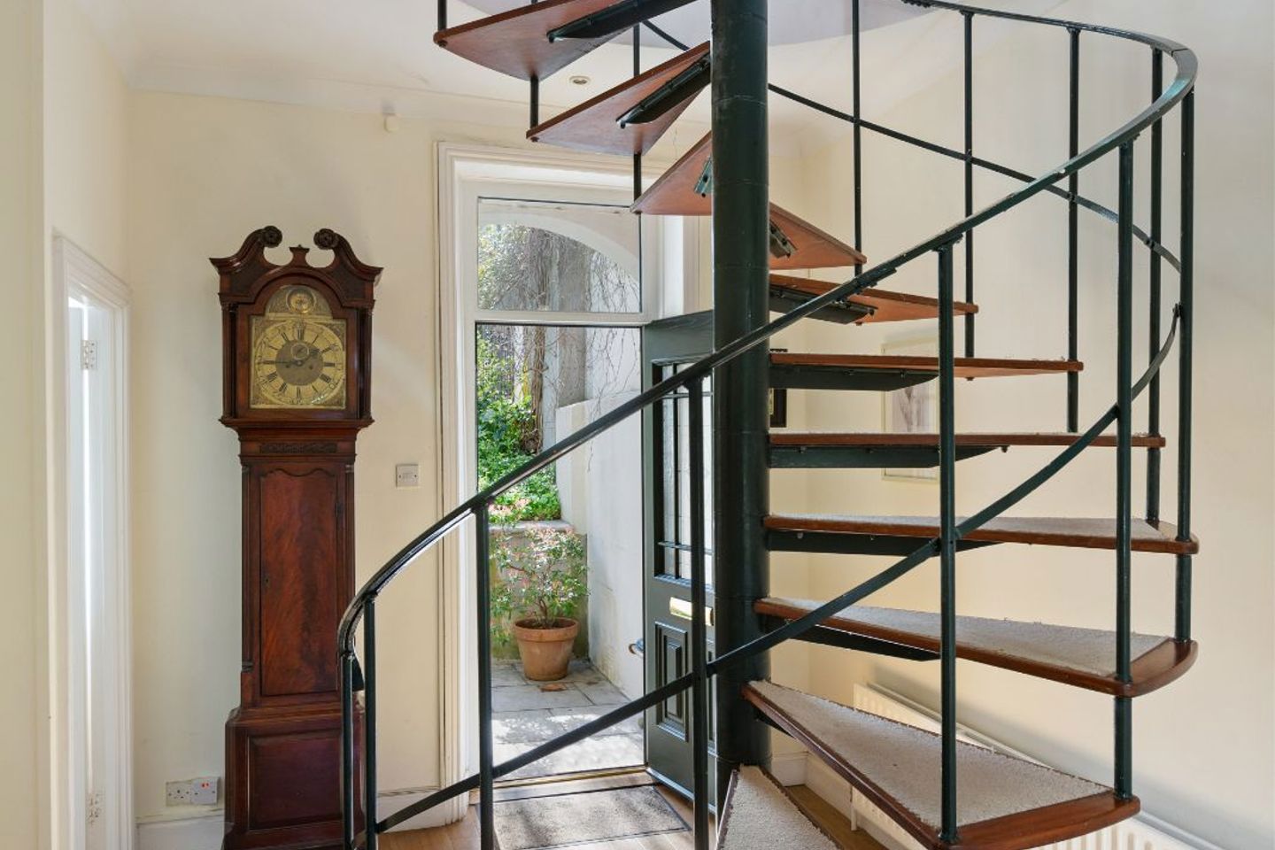 The Mews, East Wing, Holyrood Castle, Holyrood Park, Sandymount, Dublin 4, D04HR12 4