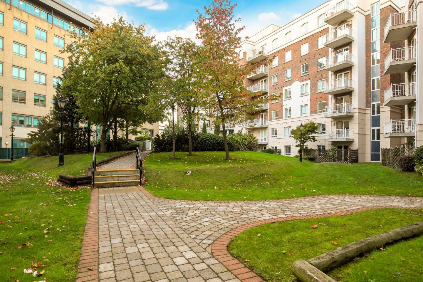10 The Lansdowne Block, Pembroke Square, Dublin 4, D04WC92 2