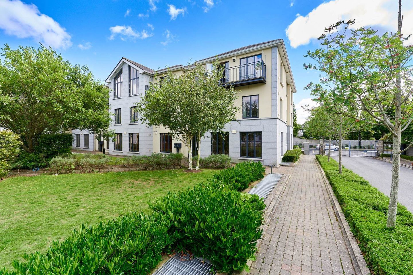 1 Fawn Lodge, Castleknock, Dublin 15 8