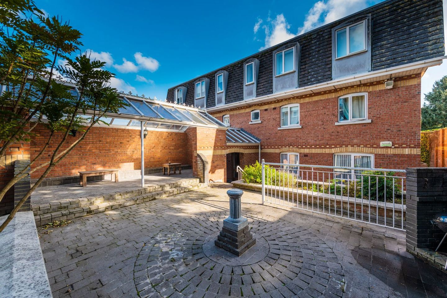 11 botanic sq, botanic ave, dublin 9 19