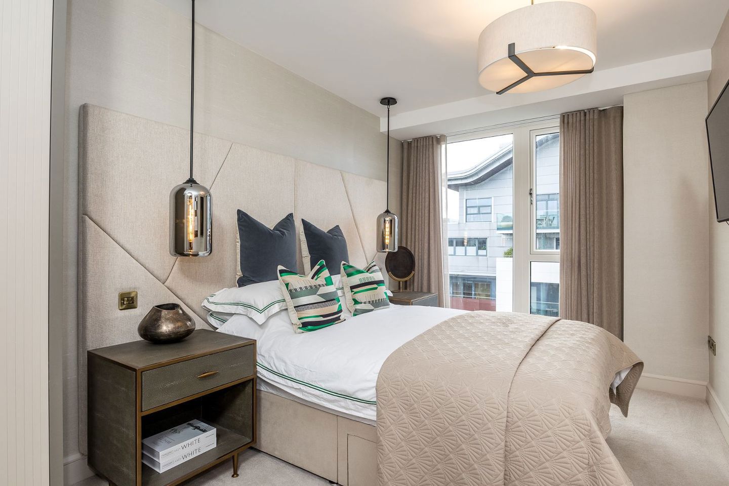 apt 44, hanover riverside, sir john rogersons quay 26