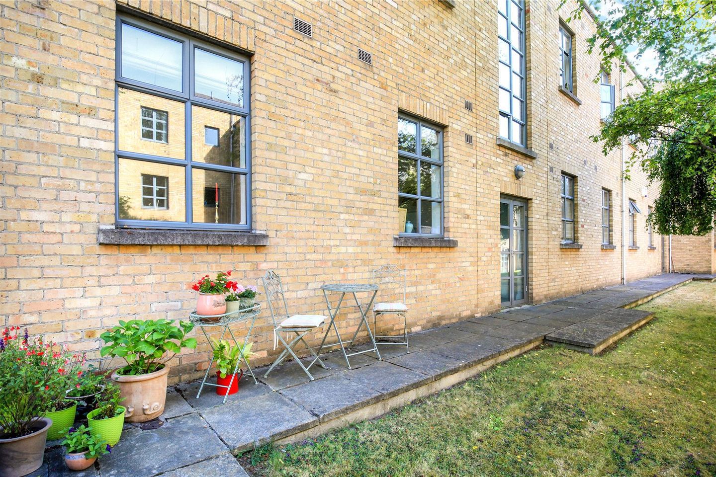 3 The Square, Beggars Bush, Ballsbridge, Dublin 4, D04HC52 8