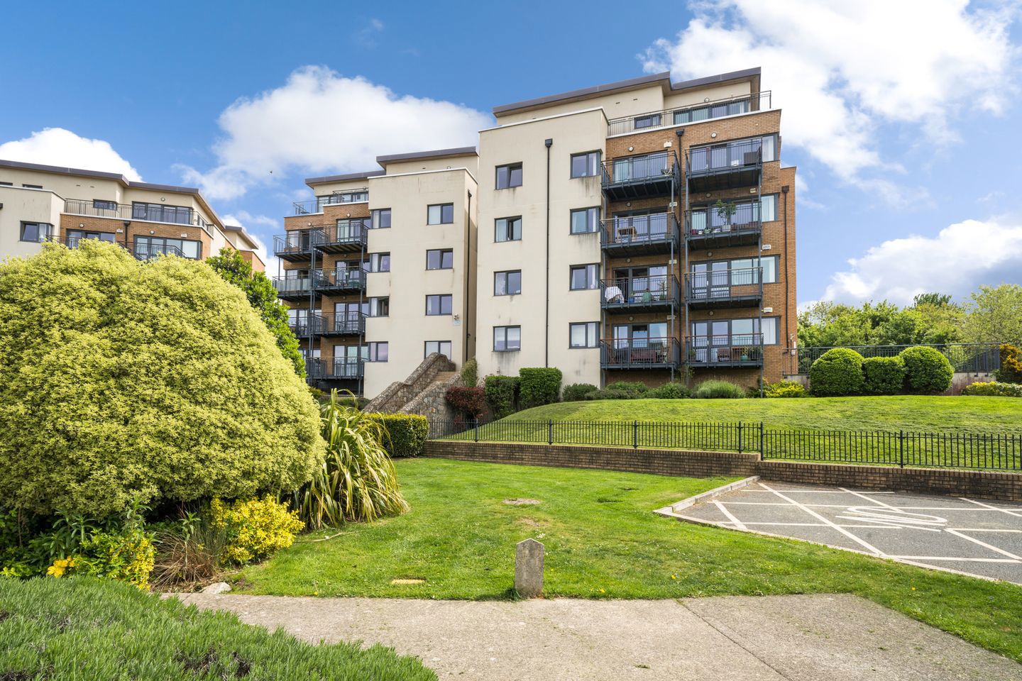 70 The Crescent, Carrickmines Manor, D18 WC93, Carrickmines, Dublin 18 23