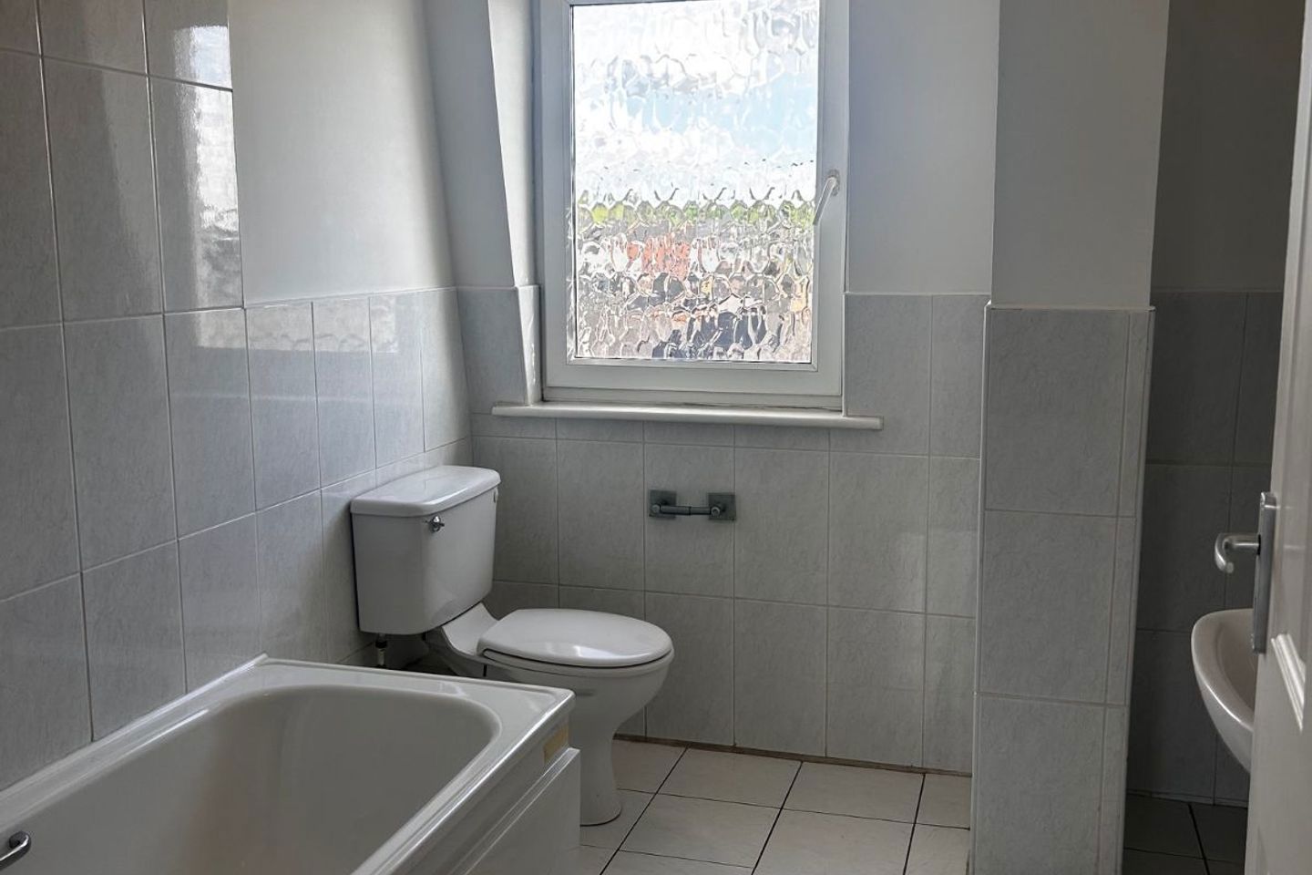 apt 22, hibernian court, main st