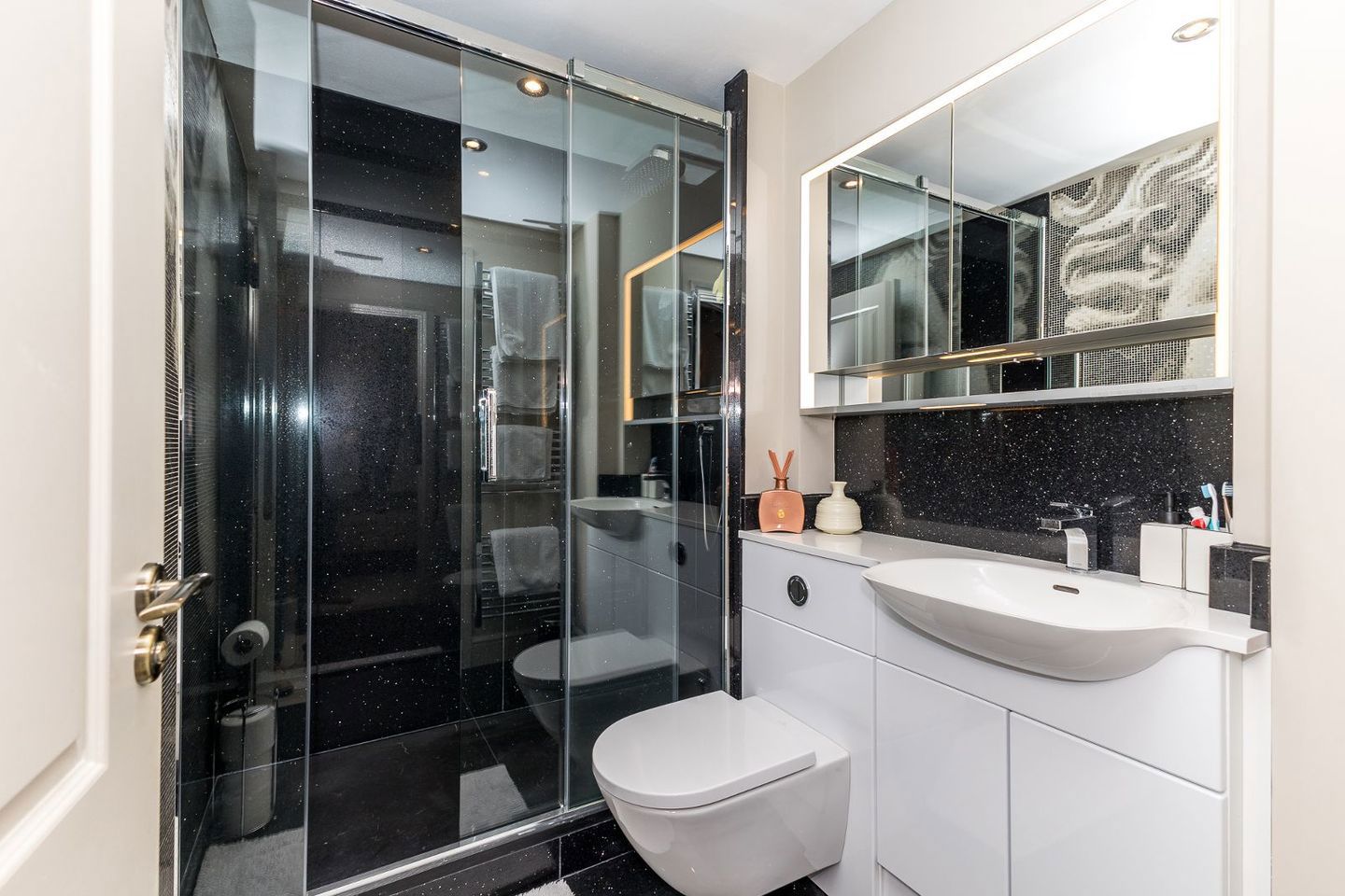 apt 44, hanover riverside, sir john rogersons quay 27
