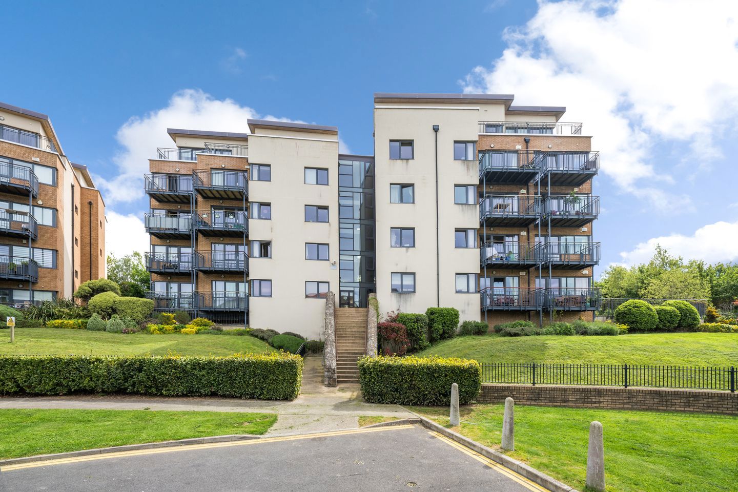 70 The Crescent, Carrickmines Manor, D18 WC93, Carrickmines, Dublin 18 22