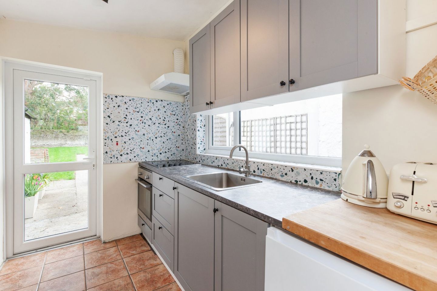 61 swilly rd, cabra, dublin 7 8