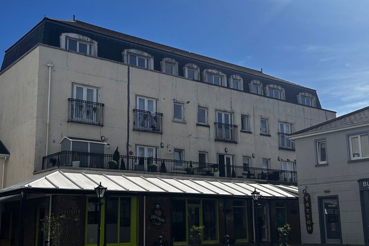 apt 22, hibernian court, main st