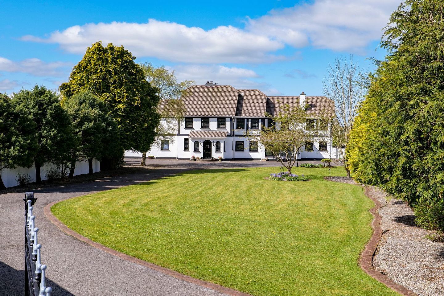 Residence At Mount Pleasant, Loughrea, Co. Galway, H62TY77 2