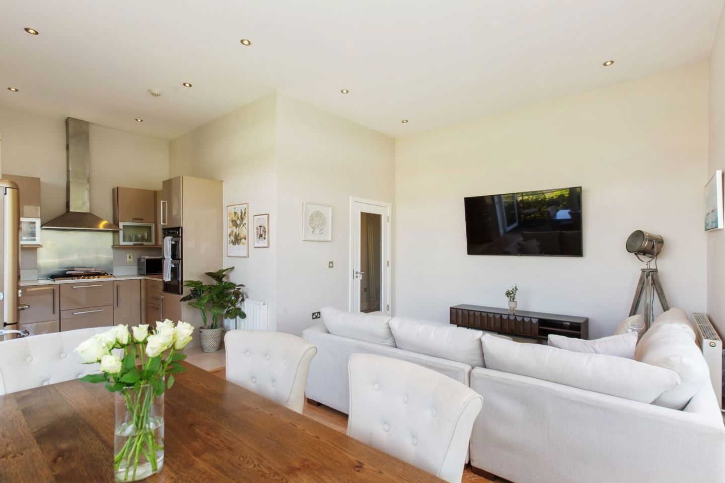 19 glenbrook hall, newtown, mount kennedy 13
