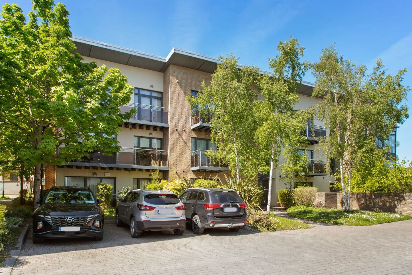 19 glenbrook hall, newtown, mount kennedy 4