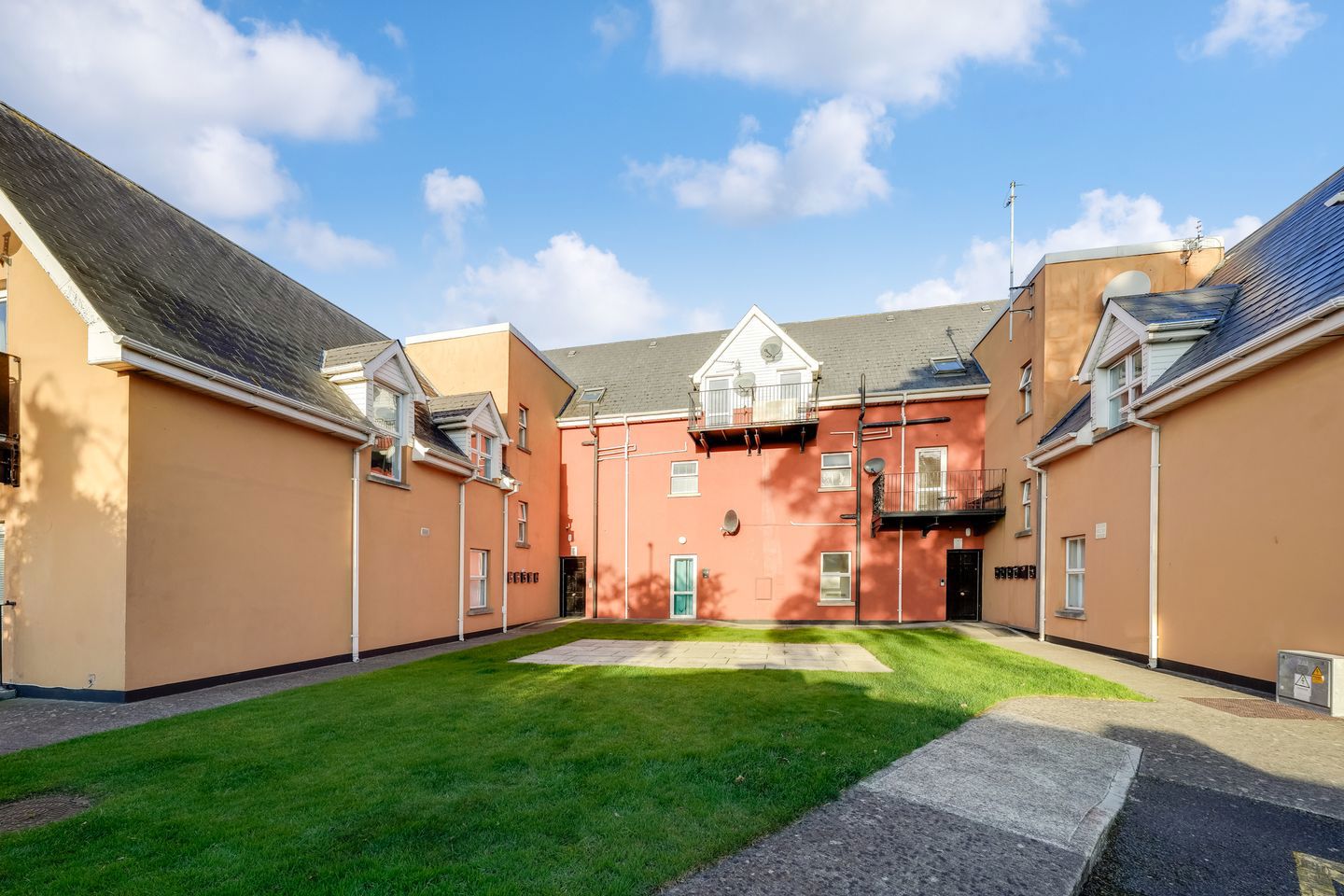 12 Brownsbarn Gardens, Kingswood Cross, Citywest, Co. Dublin 12