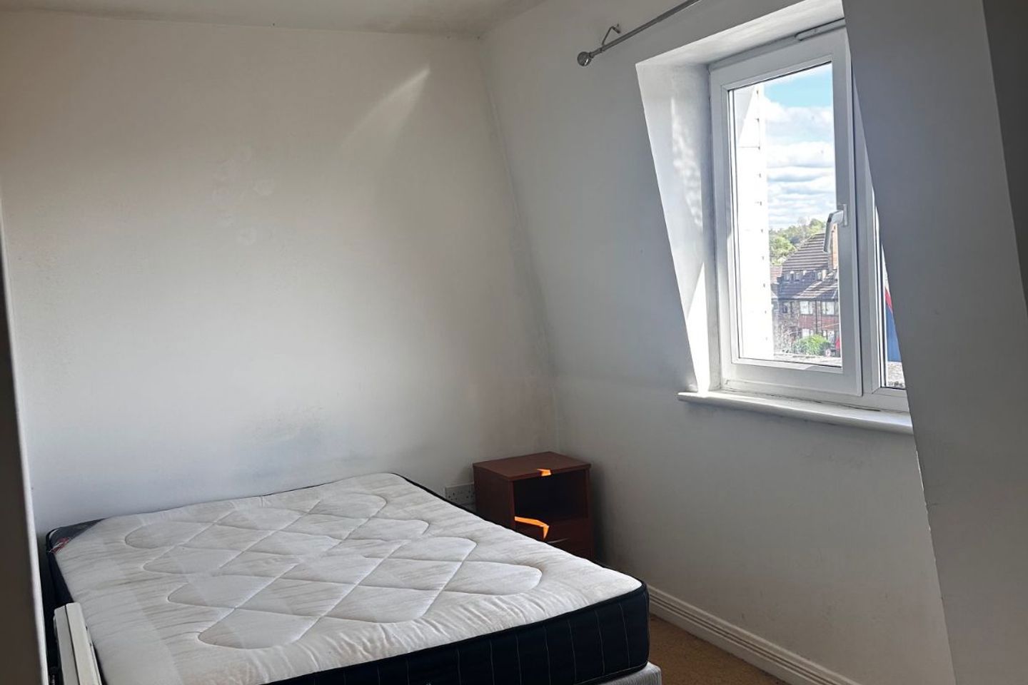 apt 22, hibernian court, main st