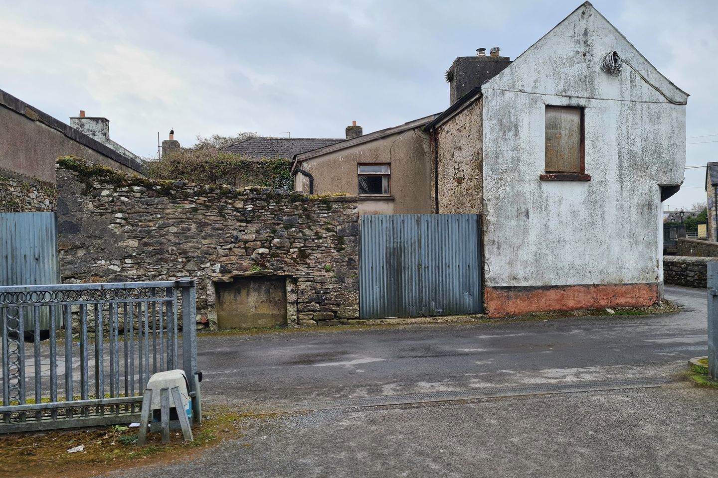 Market Square, Charlestown, Co. Mayo, F12X4F8