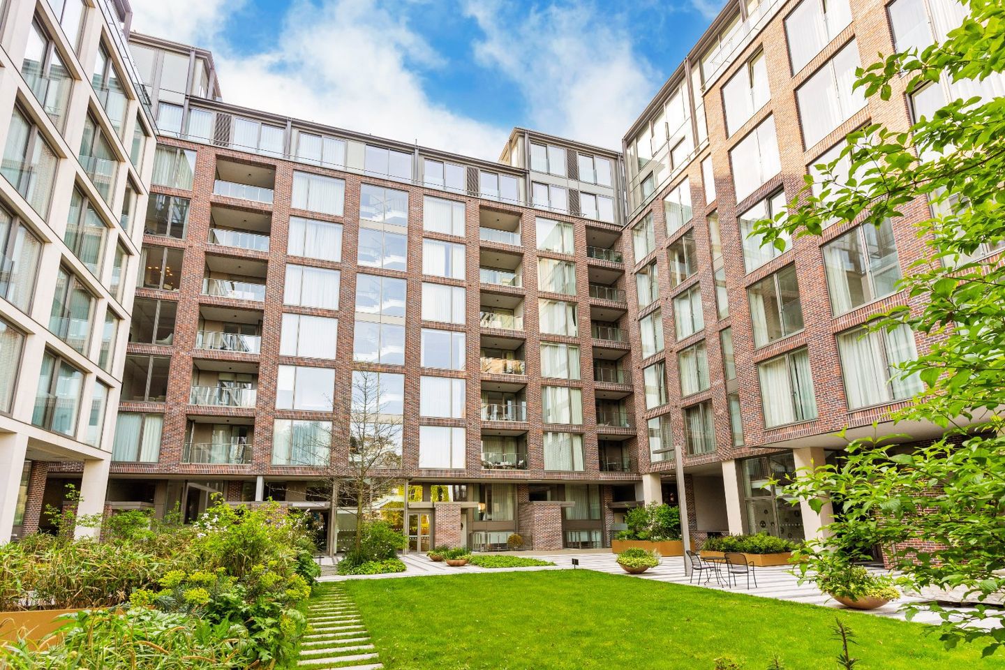 Apt 38 The Nicholson, Landsdowne Place, Dublin 4, D04K7X2