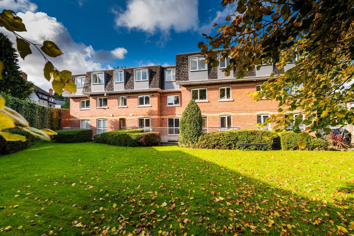 11 botanic sq, botanic ave, dublin 9 8